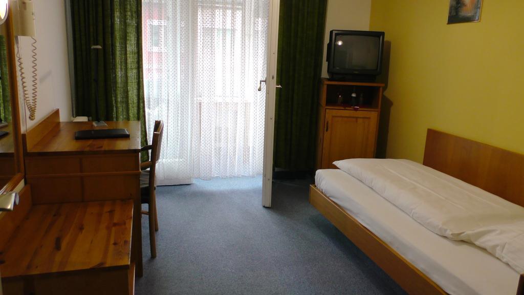 City Hotel Pforzheim Pokoj fotografie