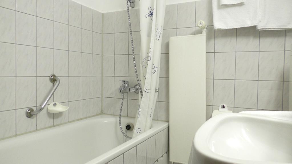 City Hotel Pforzheim Pokoj fotografie
